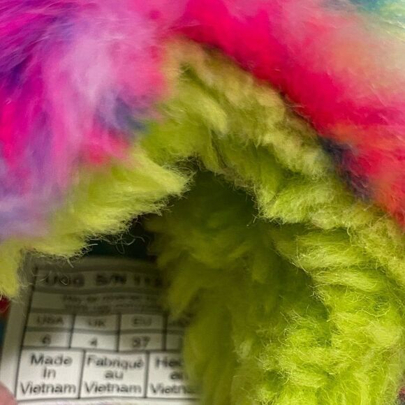UGG Slippers NEW Fluffita Fur Platform Rainbow Pixelate Flatform Multicolor 6 - Picture 7 of 8